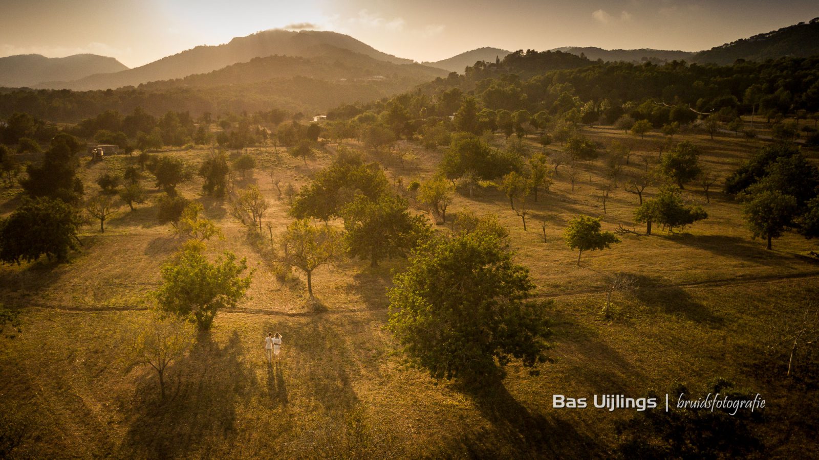 dronefotografie bruidspaar ibiza